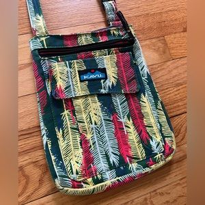 Kavu Crossbody Feather Pattern